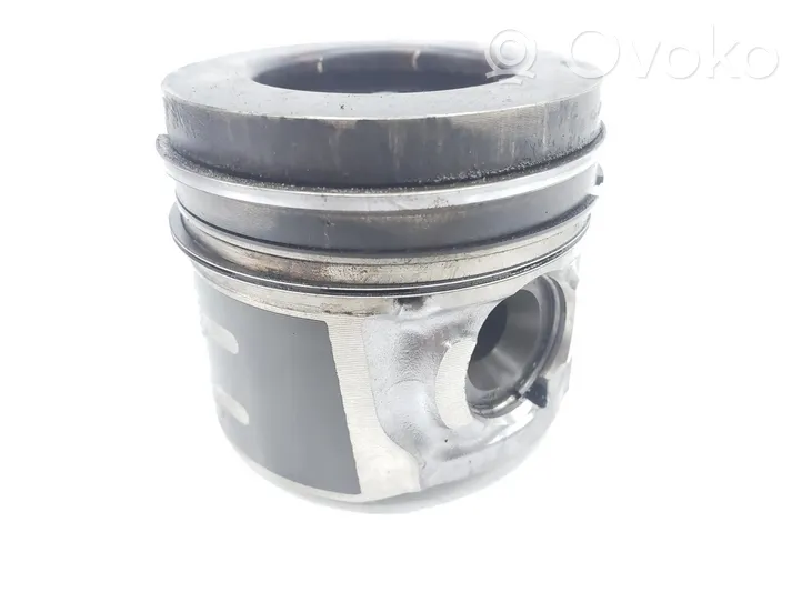 Volvo V40 Piston avec bielle 31330165