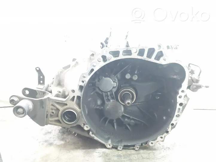 Toyota Avensis T270 Mechaninė 5 pavarų dėžė 3030020B00