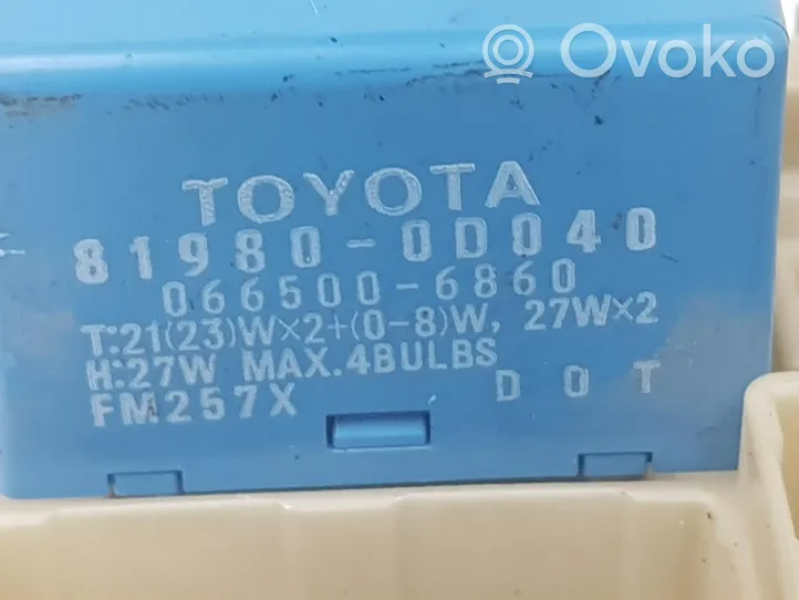 Toyota Avensis T270 Module de fusibles 8273005690