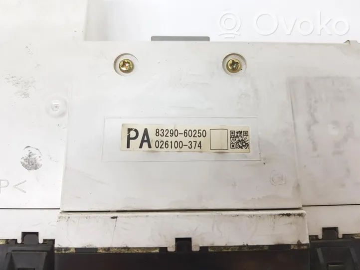 Toyota Land Cruiser (J120) Monitor / wyświetlacz / ekran 8329060250