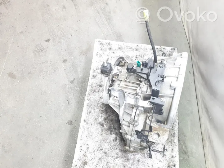 Renault Trafic III (X82) Manual 5 speed gearbox PF6082