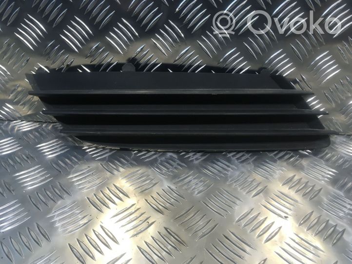 Volkswagen Golf IV Grille inférieure de pare-chocs avant 375768702