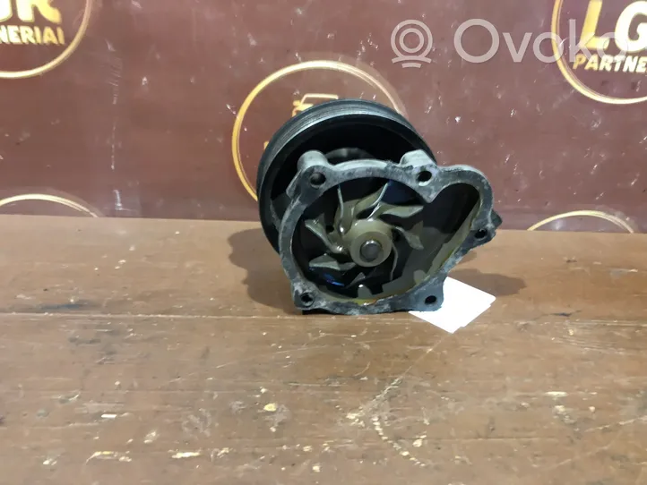 Opel Astra H Water pump 538009610