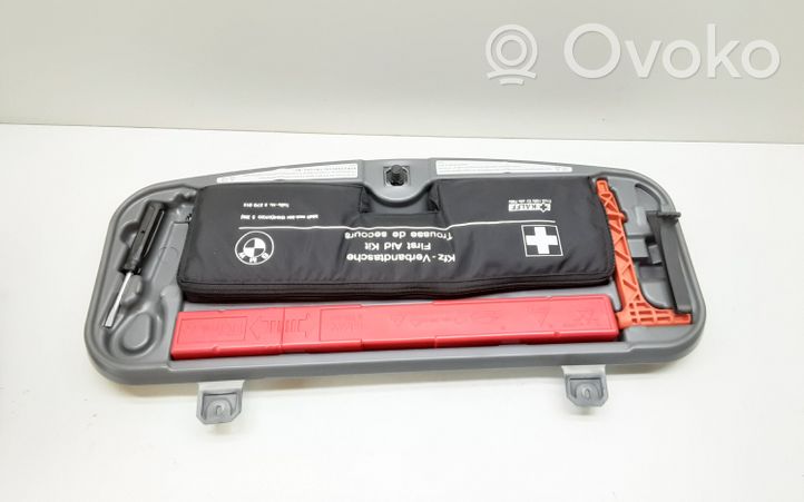 BMW 7 F01 F02 F03 F04 Trousse de premiers secours 6784442