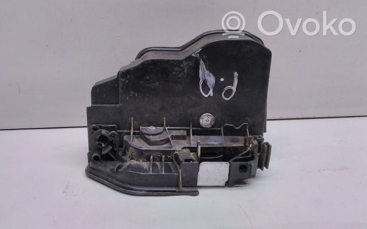 BMW 1 F20 F21 Zamek drzwi przednich 7202144