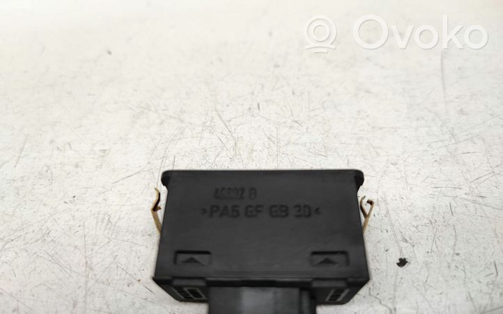 BMW X5 E53 Connettore plug in AUX 8368346