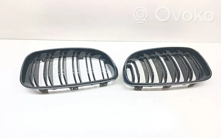 BMW 1 E82 E88 Grille calandre supérieure de pare-chocs avant 