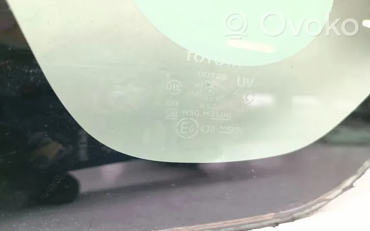 Toyota Prius (XW30) Fenêtre latérale avant / vitre triangulaire E643R005834