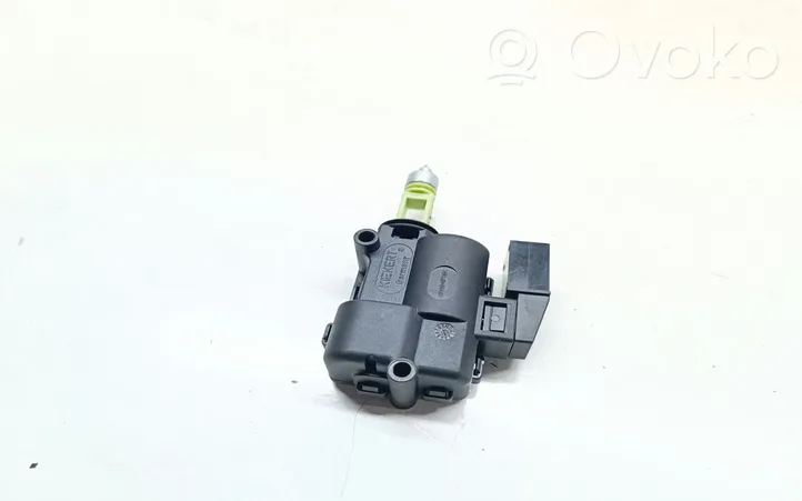 BMW 2 F46 Sėdynės valdymo varikliukas 82808077