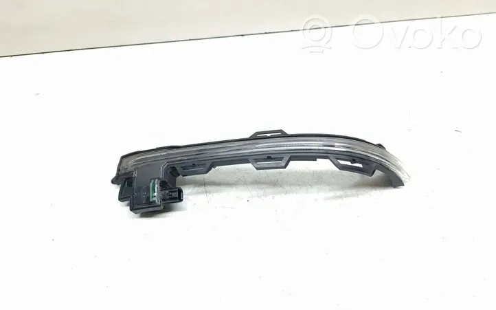 BMW X6 F16 Pagrieziena lukturis spogulī 7291218