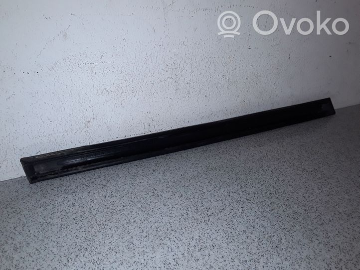 BMW 3 E36 Moldingas ant galinio sparno 8146361