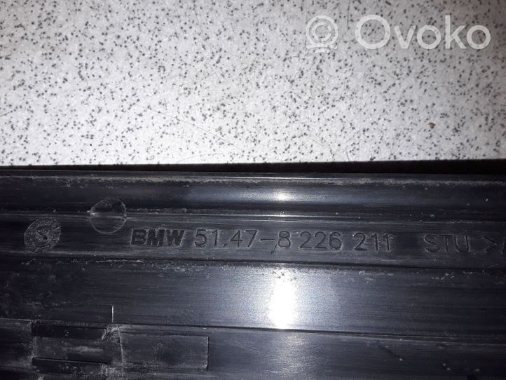 BMW 3 E36 Takaoven kynnyksen suojalista 51478226211