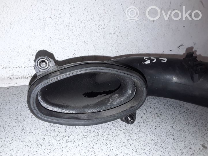 BMW 7 E65 E66 Tuyau d'admission d'air turbo 7786013