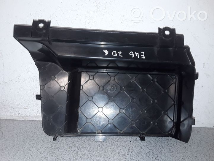 BMW 3 E46 Coperchio/tappo della scatola vassoio della batteria 8204084