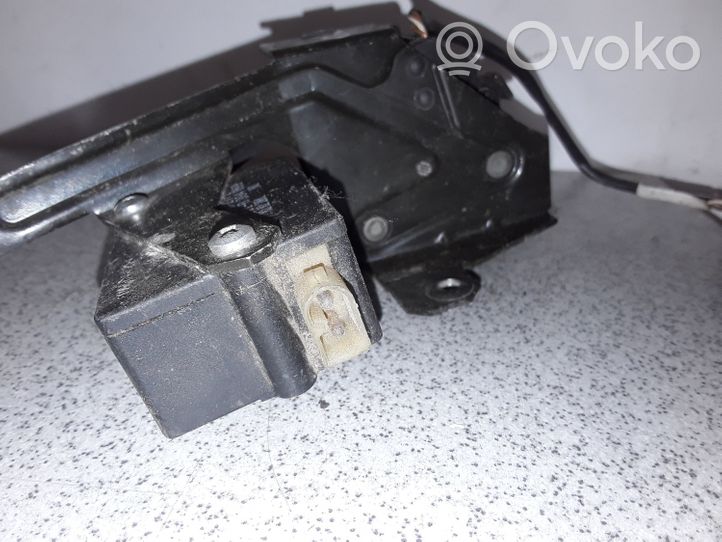 BMW 5 E39 Serrure de vitre de coffre 8238469