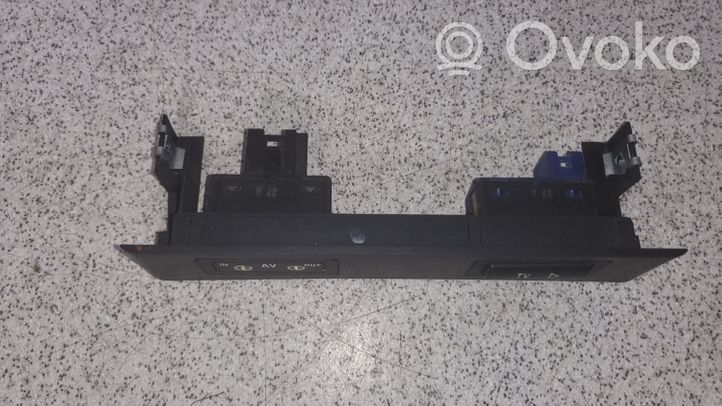 BMW 7 E38 Câble adaptateur AUX 8368346