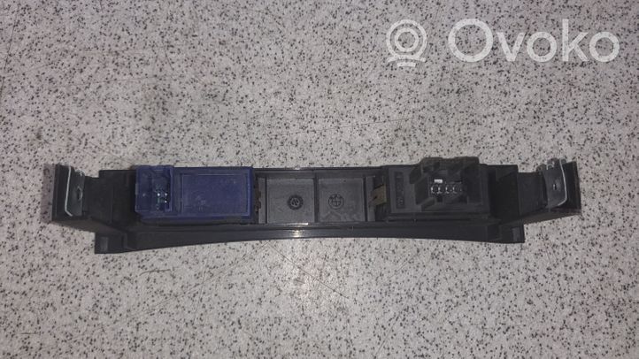 BMW 7 E38 Câble adaptateur AUX 8368346