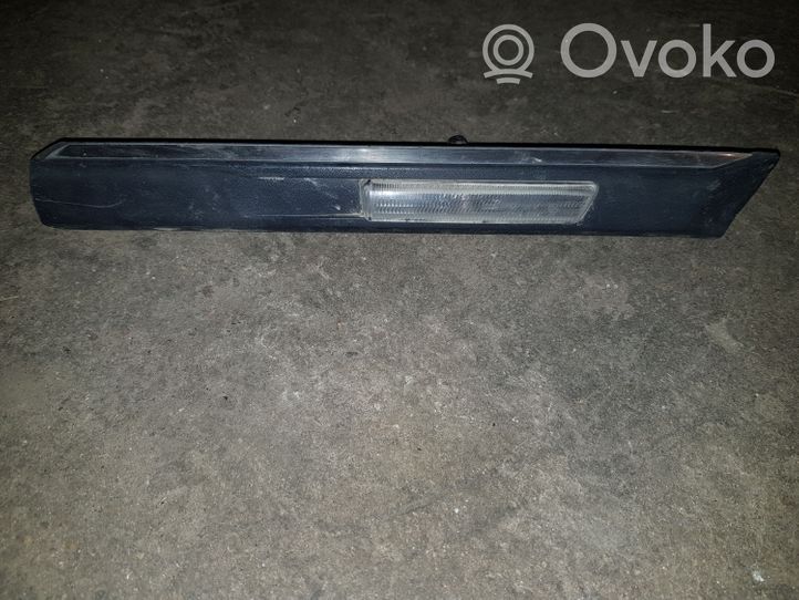 BMW 7 E38 Indicatore di direzione del parafango anteriore 8165220