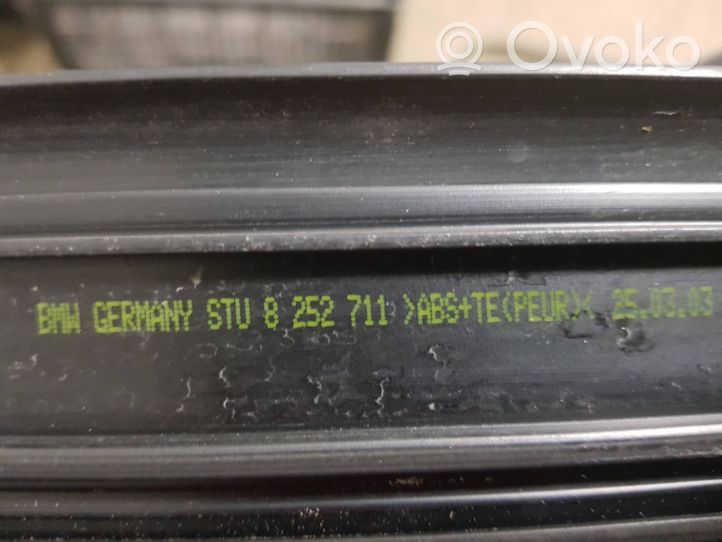 BMW 3 E46 Copertura del rivestimento del sottoporta anteriore 8252711