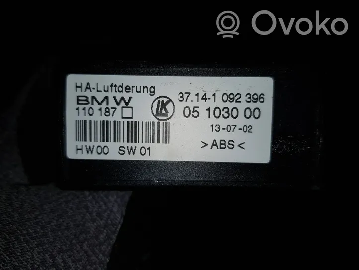 BMW 5 E39 Air suspension control unit module (rear) 37141092396