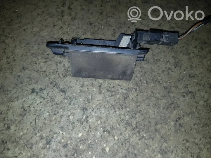 BMW 3 E36 Lampa oświetlenia tylnej tablicy rejestracyjnej 1387048