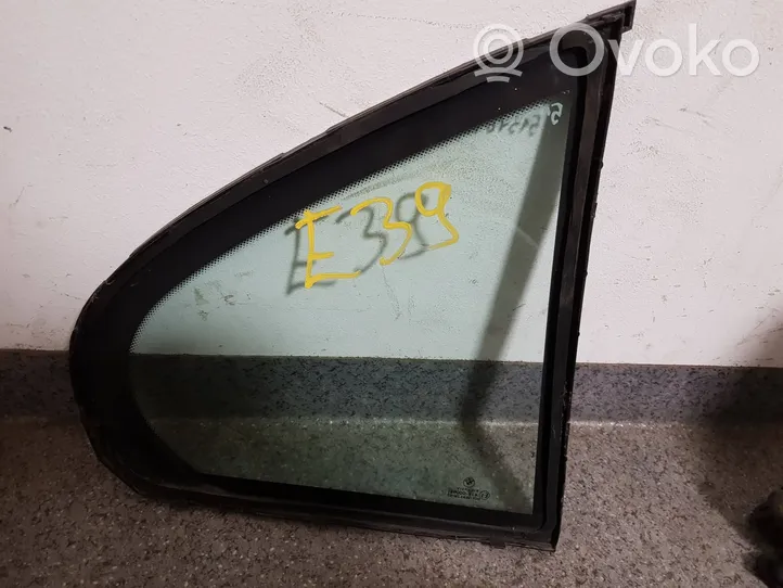 BMW 5 E39 Rear vent window glass 51348159173