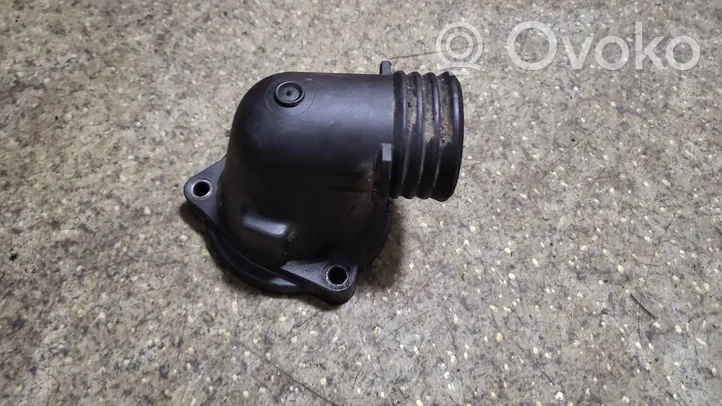 BMW 5 E39 Tuyau de liquide de refroidissement moteur 11532244828