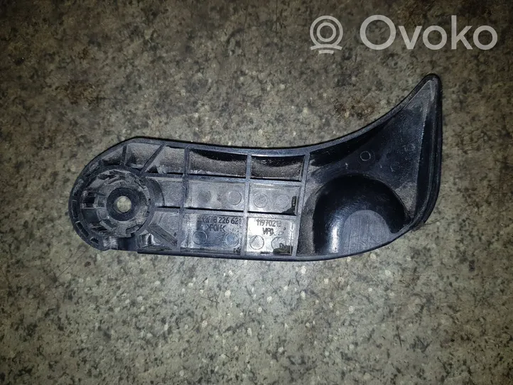 BMW 5 E39 Variklio dangčio (kapoto) rankenėlė 8226621