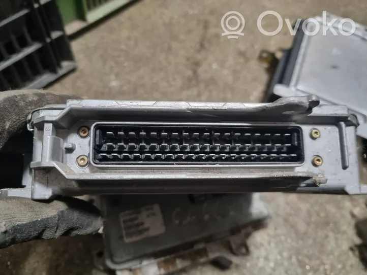 BMW 5 E34 Variklio valdymo blokas 2244771