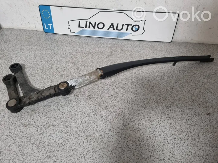 BMW 5 E39 Front wiper blade arm 8209880