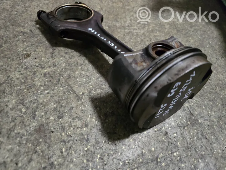 BMW 5 E39 Piston 11241437211