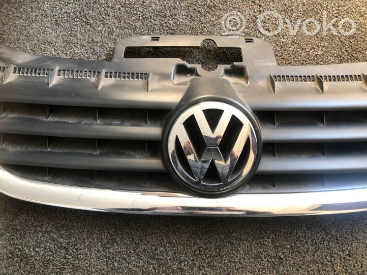 Volkswagen Touran I Etupuskurin ylempi jäähdytinsäleikkö 1T0853651