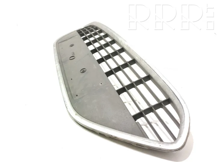 Ford Focus Grille inférieure de pare-chocs avant 8M5117K945