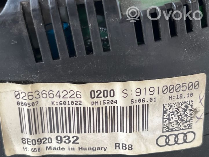 Audi A4 S4 B7 8E 8H Tachimetro (quadro strumenti) 8E0920932