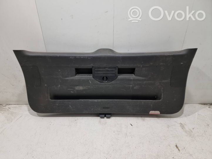 Volkswagen Touareg II Rivestimento portellone 7P6863291