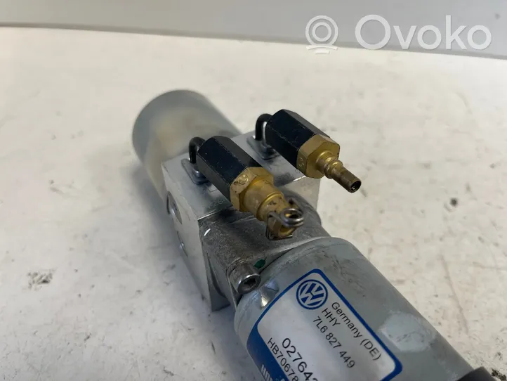 Volkswagen Touareg I Tavaratilan luukun hydraulinen avausjärjestelmä pumpulla 7L6827449