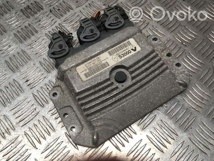 Renault Megane II Sterownik / Moduł ECU 8200298457