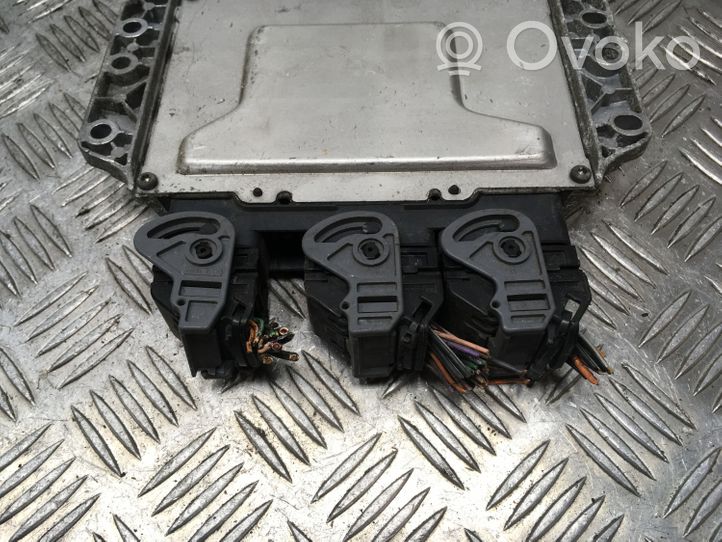 Renault Megane II Sterownik / Moduł ECU 8200298457