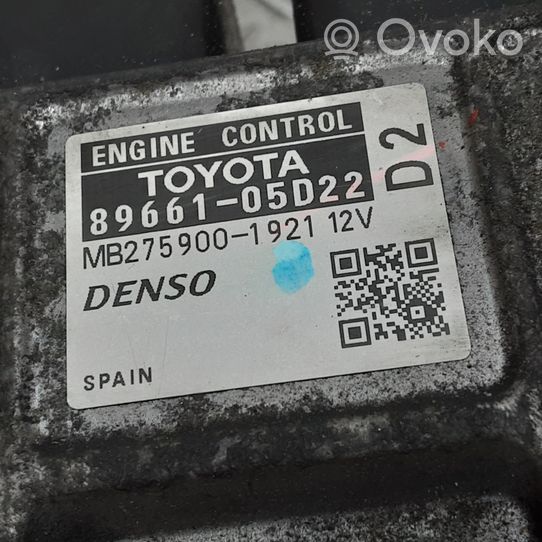 Toyota Avensis T270 Variklio valdymo blokas 8966105D22