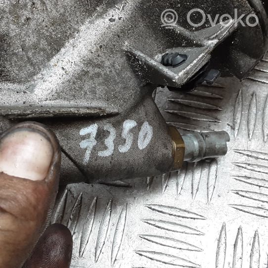 Peugeot 607 Öljynsuodattimen kannake 