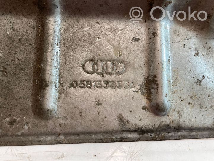 Audi A4 S4 B5 8D Obudowa filtra powietrza 058133833A