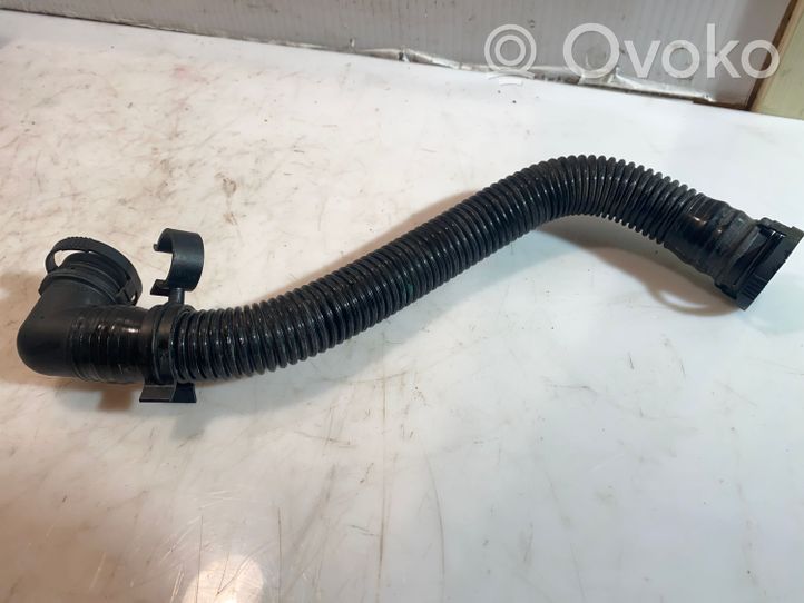 Audi Q7 4L Breather hose/pipe 7L0131625