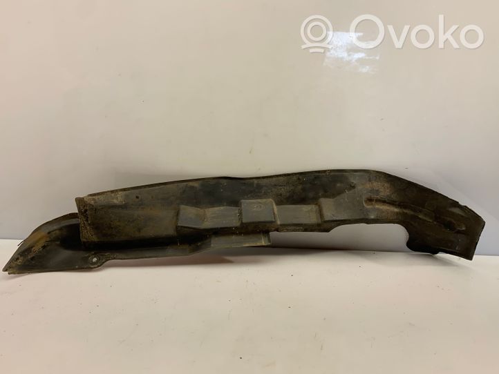 Audi A4 S4 B5 8D Rivestimento dell’estremità del parafango 8D0821111