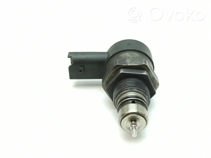 Mercedes-Benz E W211 Regolatore di pressione del carburante A6110780449