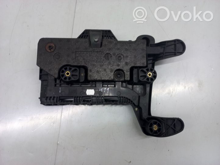 Volkswagen Jetta VI Batteriegestell 1K0915333