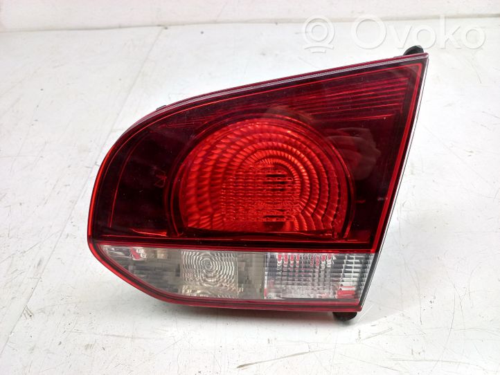 Volkswagen Golf VI Lampy tylnej klapy bagażnika 5K0945094AA