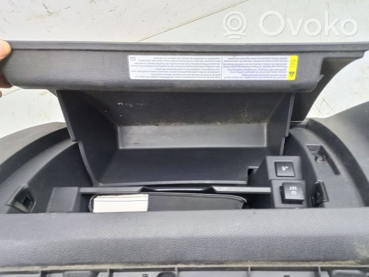 Volkswagen PASSAT B7 USA Schowek deski rozdzielczej / Komplet 561857097L