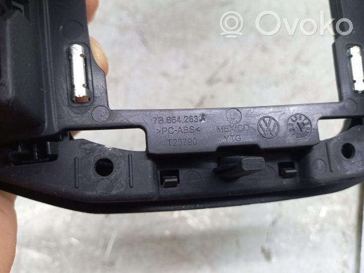 Volkswagen Jetta USA Rivestimento in plastica cornice della leva del cambio 17B864263A