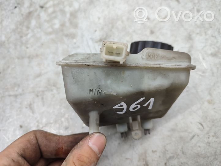 Volvo S60 Serbatoio di compensazione del liquido del freno 8646006