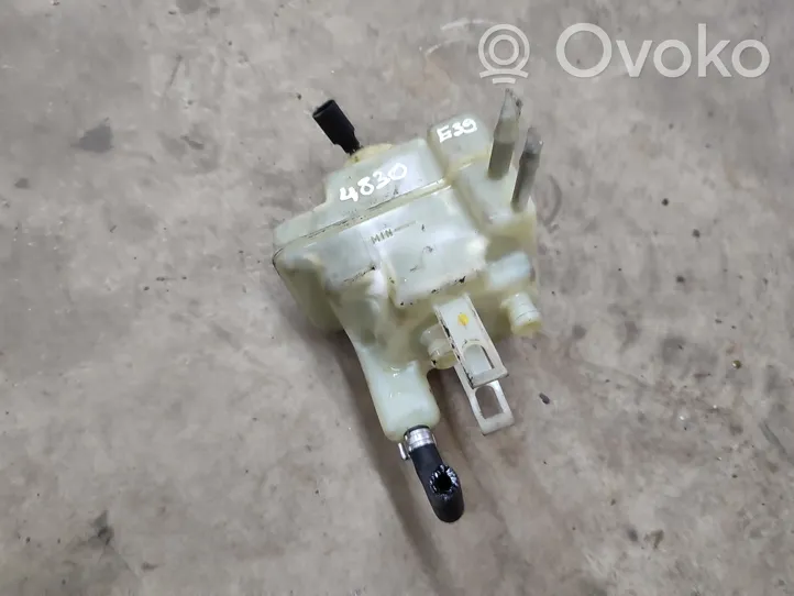 BMW 5 E39 Brake fluid reservoir 